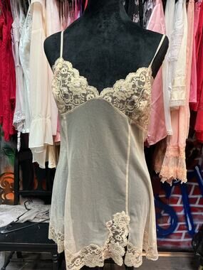 VICTORIA'S SECRET CREAM LACE SLIP DRESS
